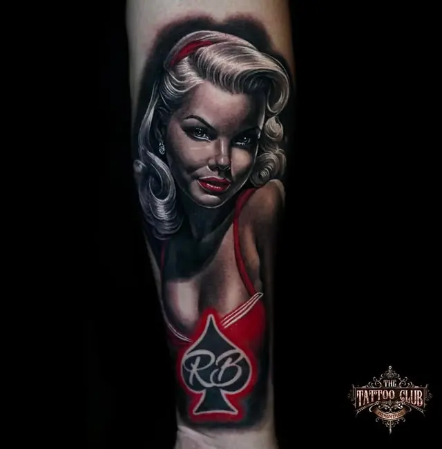 Pin-up met schoppenaas in kleur