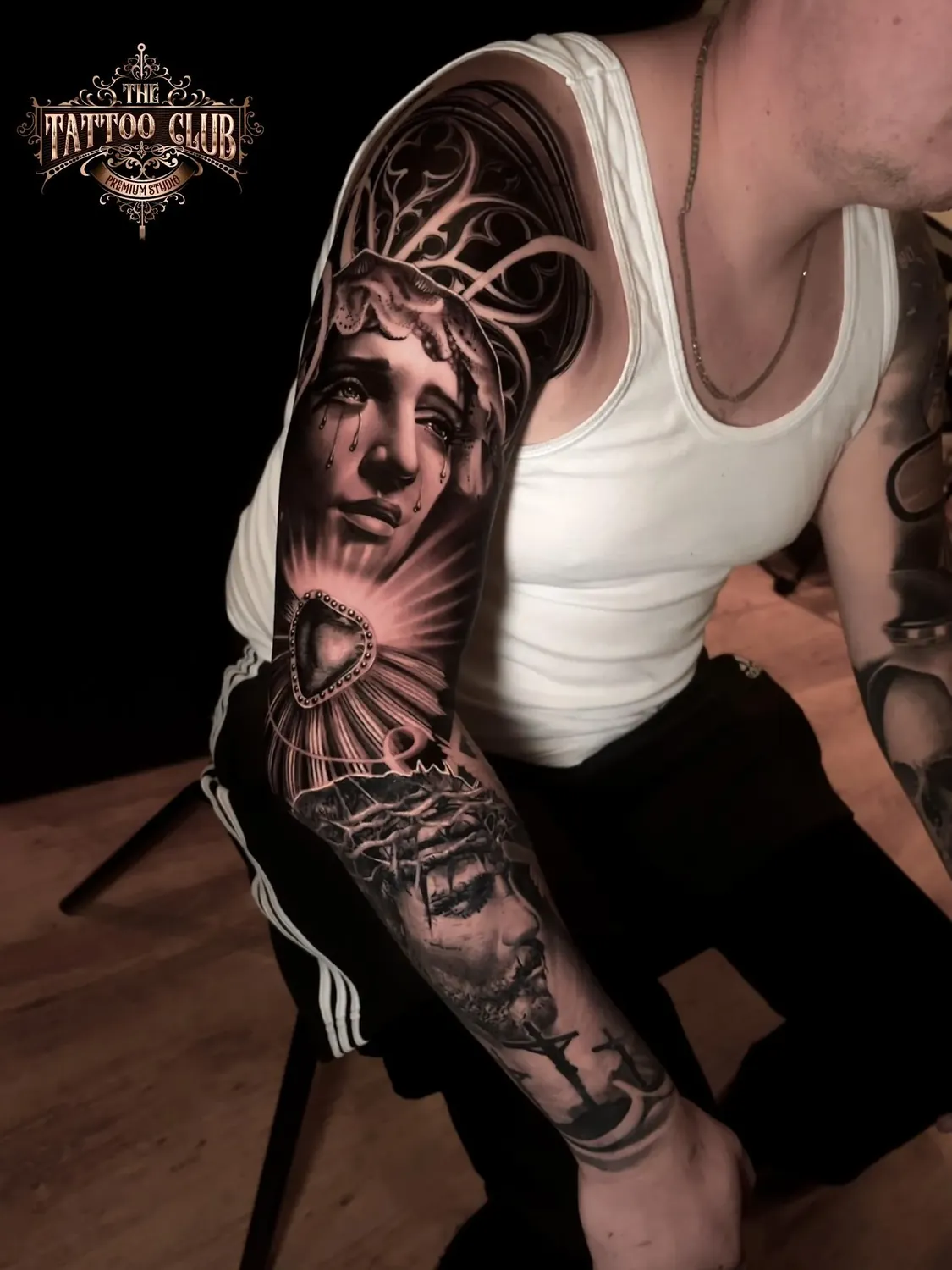 Volledige mouw in black & grey realisme